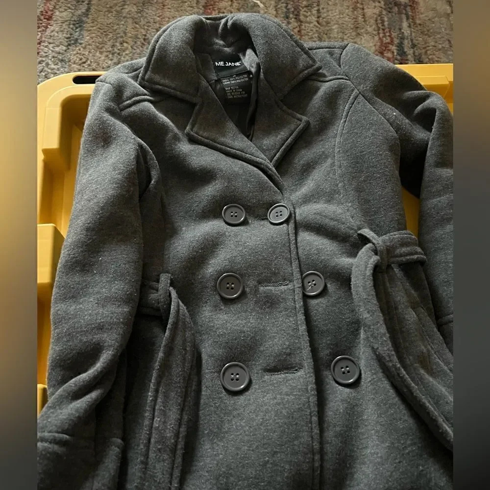 Girls coat with button front closure and belt side pockets